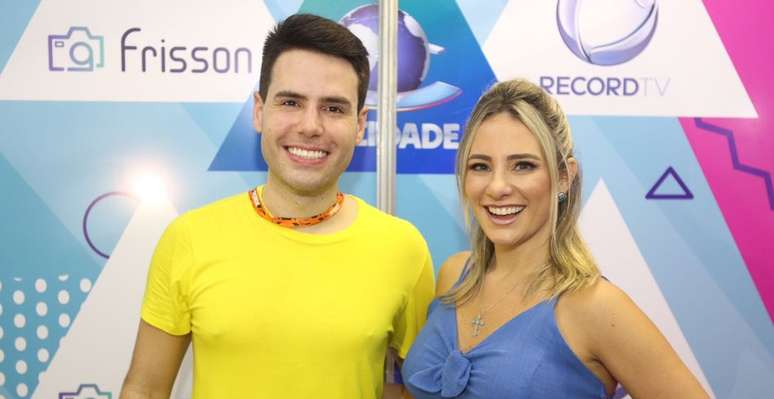 Estrela da Record, Bacci posou com a apresentadora Gaida Dias, da TV Cidade