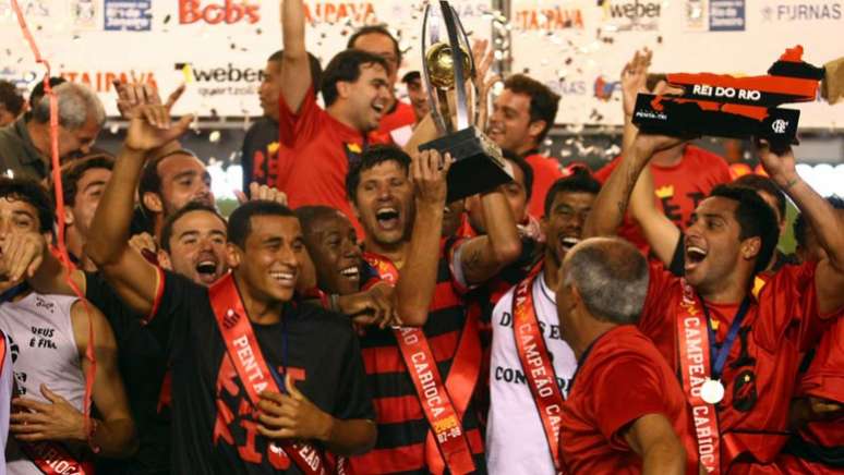 Welinton foi campeão brasileiro pelo Flamengo em 2009 (Foto: Julio Cesar Guimarães/ Lancepress!)