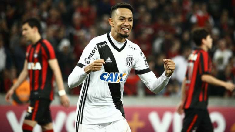 Lucca comemora o gol marcado contra o Furacão, no último domingo - Guilherme Artigas Agência Lancepress!