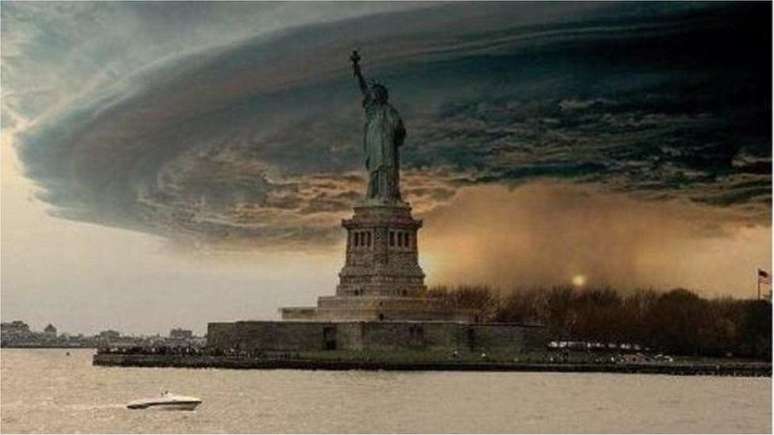 Essas nuvens estranhas sobre Nova York não passam de obra de ficção, mas foram relacionadas ao furacão Sandy