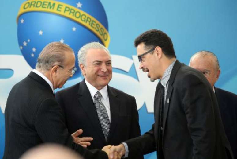 O presidente Michel Temer cumprimenta o novo ministro da Cultura, Sérgio Sá Leitão Cruz