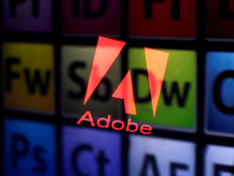 Logos dos produtos Adobe em tela de iPad
8/07/2013 REUTERS/Dado Ruvic/Illustration/File Photo            