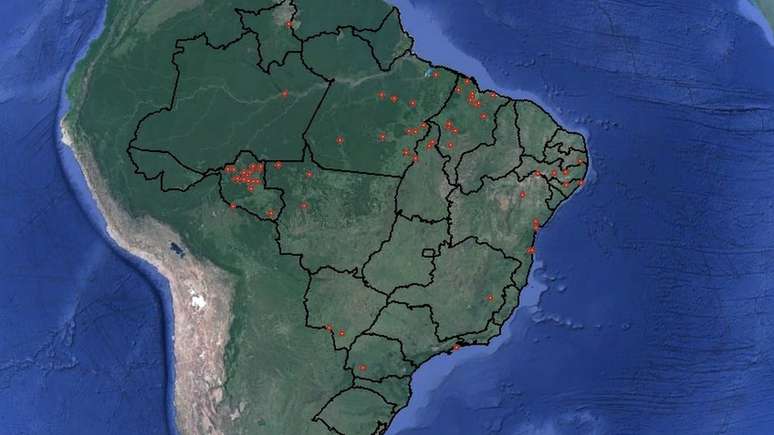 Pontos vermelhos mostram onde foram mortos ativistas pela terra, de 2015 a maio de 2017 