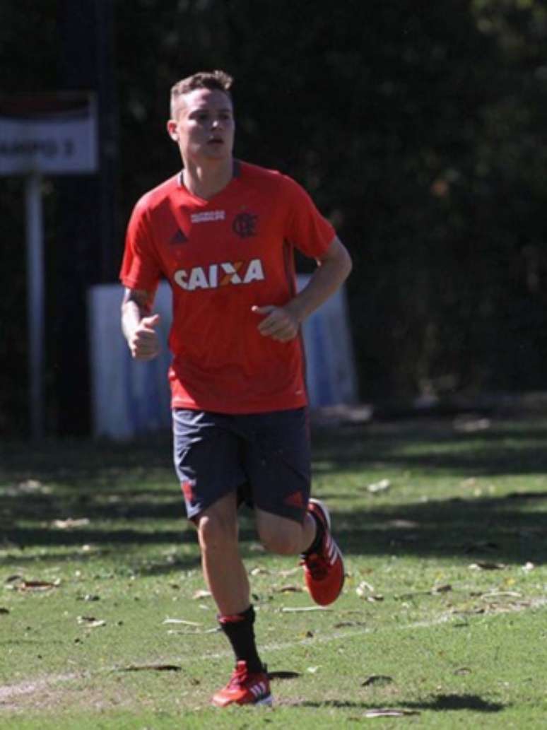 Adryan rescindiu com o Flamengo e assinou por três temporadas com o Sion (Foto: Gilvan de Souza/Flamengo)