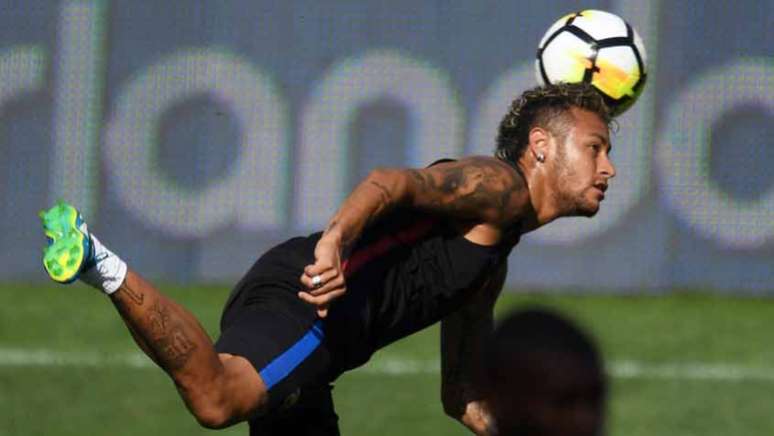 Clube francês cobra decisão de Neymar (Foto: AFP)