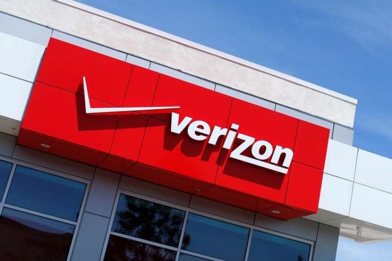 Logo da Verizon &eacute; visto em loja em San Diego, Estados Unidos
21/4/2016 REUTERS/Mike Blake/File Photo