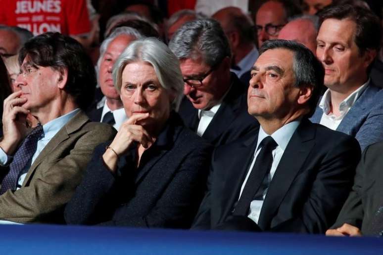 Ex-primeiro-ministro francês François Fillon, ao lado de sua mulher, durante evento em Paris 09/04/2017 REUTERS/Benoit Tessier