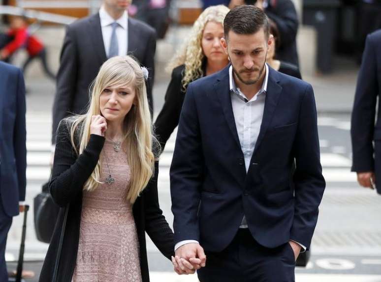 Pais do bebê britânico Charlie Gard, Coonie Yates e Chris Gard, em Londres 24/07/2017REUTERS/Peter Nicholls