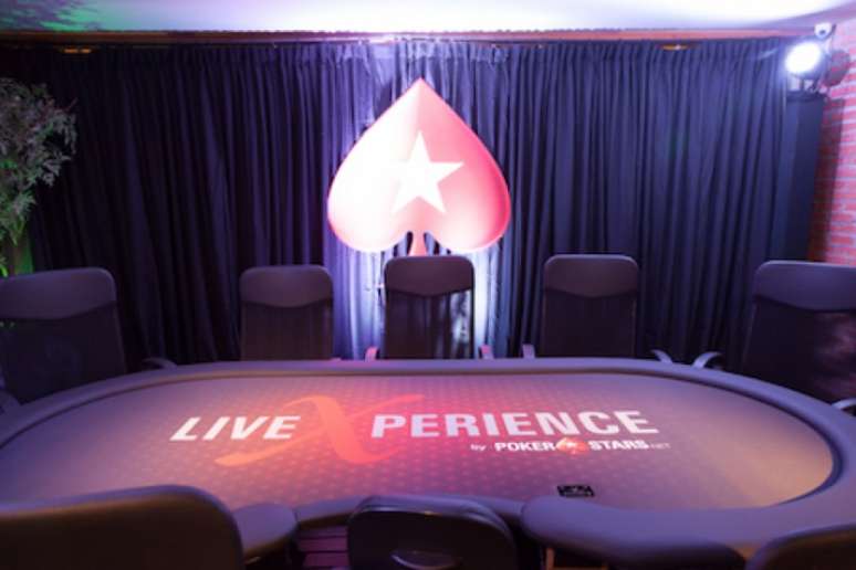 LiveXperience é um torneio em formato de home game, mas com estrutura profissional (Divulgação)
