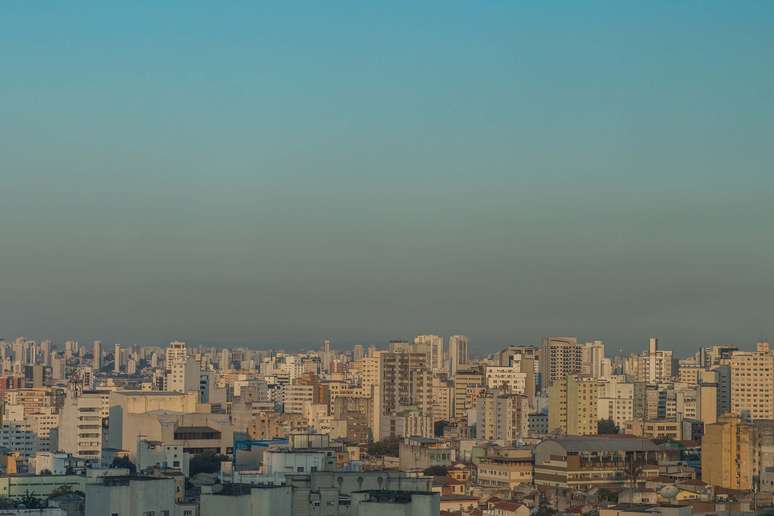 Poluição do ar, vista do Bairro da Bela Vista, em São Paulo (SP), na tarde desta quarta-feira (26)