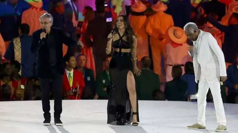 Na abertura dos Jogos Olímpicos do Rio, um dos eventos mais vistos no mundo, Anitta cantou ao lado de Gilberto Gil e Caetano Veloso 