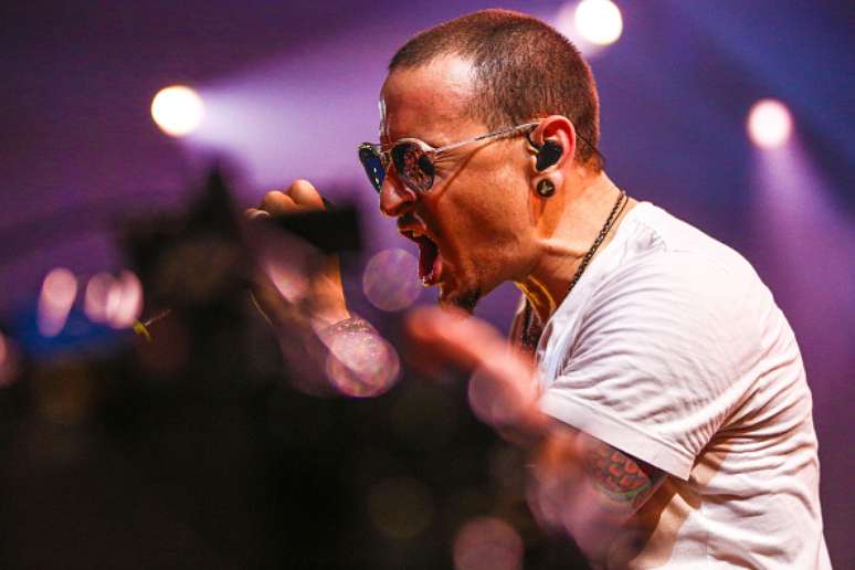 Chester Bennington, vocalista do Linkin Park, foi encontrado morto em sua casa, em Los Angeles.