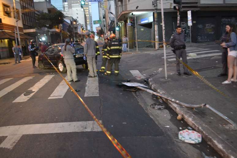 Um carro em alta velocidade atropelou e deixou cinco feridos na rua Augusta, na região central de São Paulo (SP), na madrugada deste sábado (29).