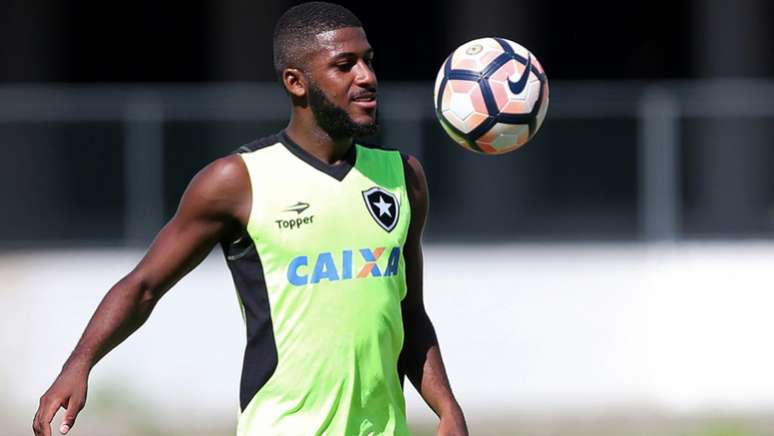 Emerson Santos em treino do Botafogo (Foto: Vitor Silva/SSPress/Botafogo)