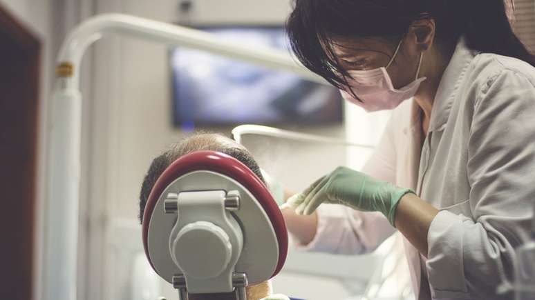 Homem no dentista