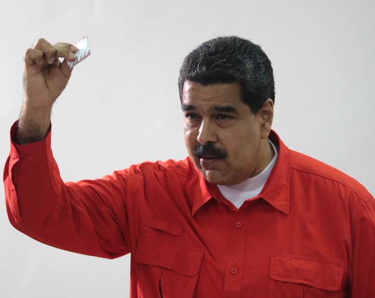 Nicolás Maduro abriu a votação na Venezuela neste domingo