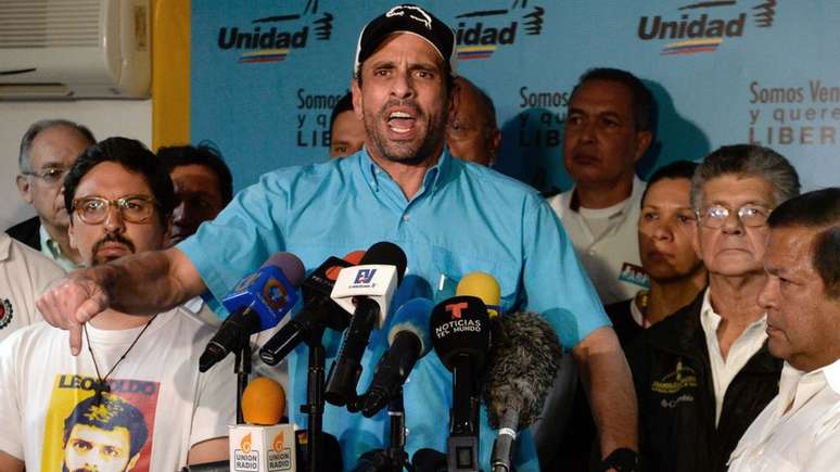 Henrique Capriles, l&iacute;der da oposi&ccedil;&atilde;o, convoca para novos protestos ap&oacute;s Constituinte 
