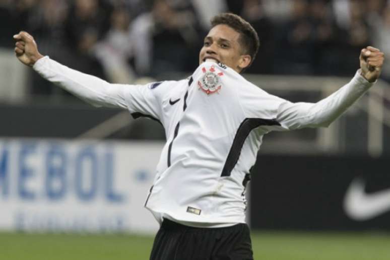 Com seu nome gritado em todos os jogos, Pedrinho é o novo xodó da torcida do Corinthians