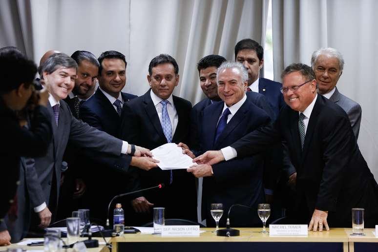 Presidente Michel Temer recebe bancada ruralista no Planalto