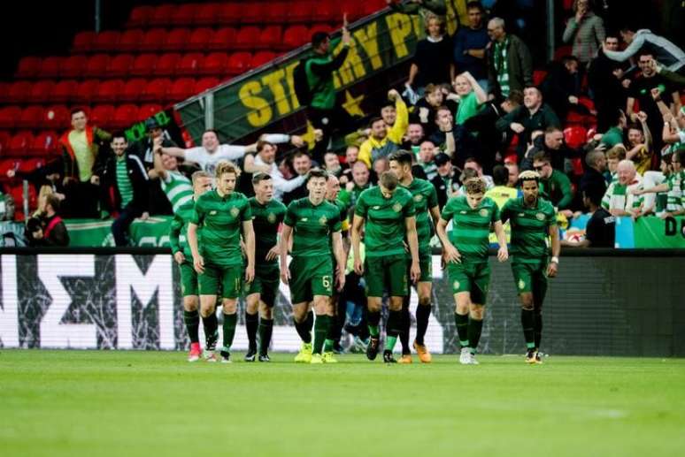 Celtic comemora gol contra o Rosenborg 
 2/8/2017   Ole Martin Wold/NTB Scanpix via REUTERS 