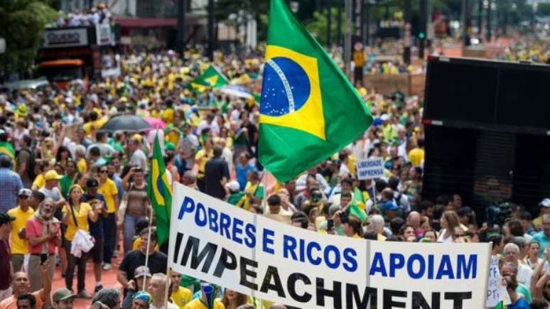 Movimentos que derrubaram Dilma não estão mobilizados em manifestações para afastar Temer, diz cientista político 