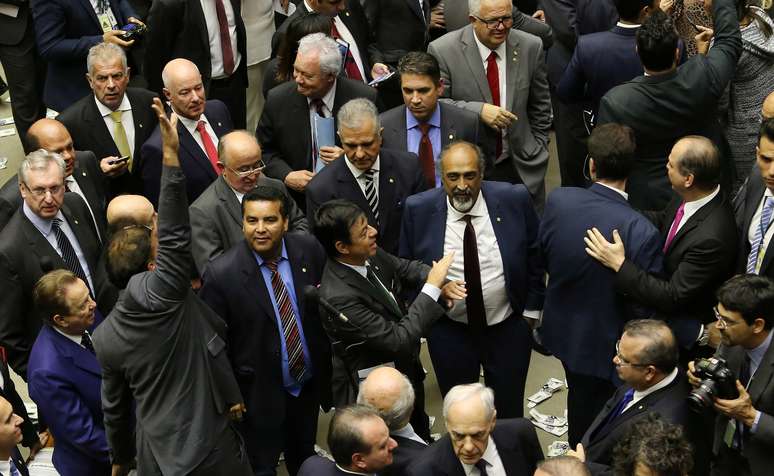 Deputados durante votação de denúncia contra presidente Michel Temer na Câmara dos Deputados
02/08/2017 REUTERS/Adriano Machado