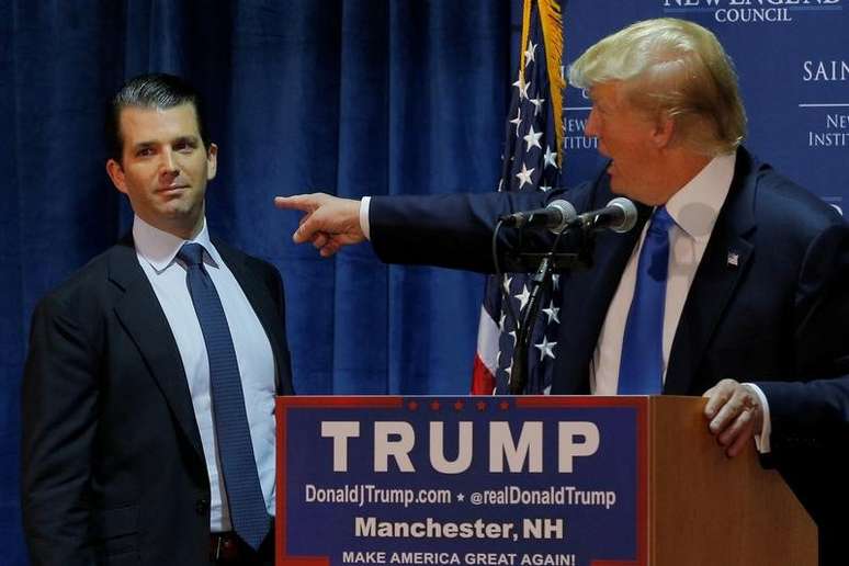 Donald Trump e seu filho Trump Jr. em Manchester, New Hampshire
 11/11/2015    REUTERS/Brian Snyder