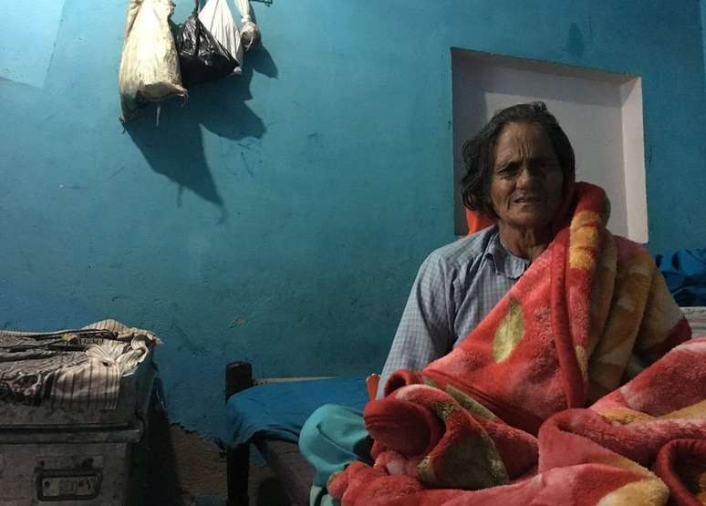 Sundar Devi, de 60 anos, está de cama desde que foi atacada, no sábado 