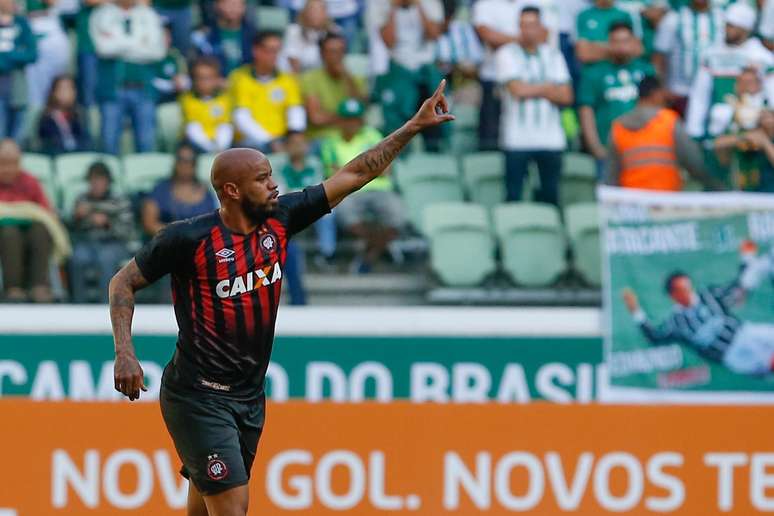 Thiago Heleno, que já jogou no Palmeiras, marcou o gol da vitória do Atlético-PR no Allianz Parque