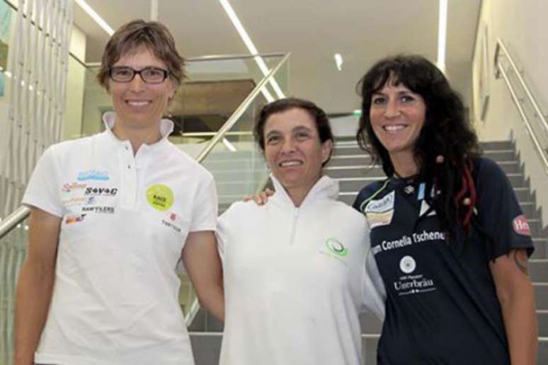 Na luta pelo tricampeonato mundial, Daniela (ao centro) vai encarar 2.200km em até seis dias (Foto: Divulgação)