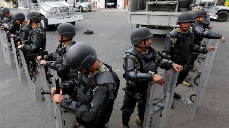 Membros do Ex&eacute;rcito fazem guarda na Cidade do M&eacute;xico