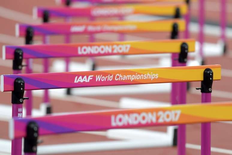 Vis&atilde;o geral de obst&aacute;culos em pisa de atletismo montada para Mundial de Atletismo, em Londres 07/08/2017 Kirby Lee-USA TODAY Sports
