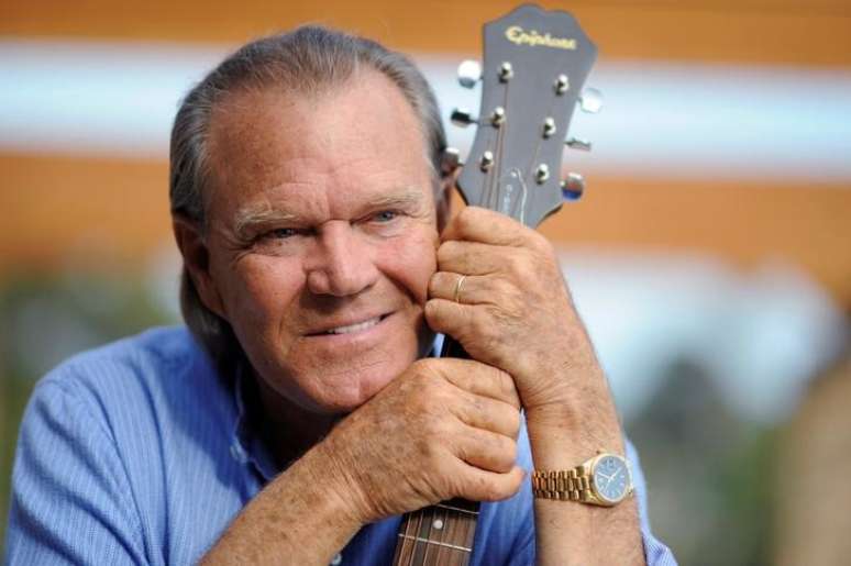 Glen Campbell posa na sua casa em Malibu