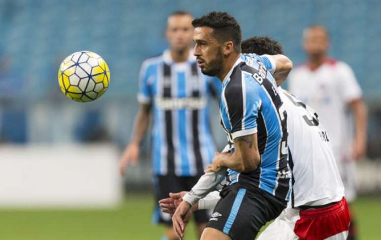 Edílson sentiu dores nos últimos dois treinos e ficará fora da partida contra o Godoy Cruz (Foto: Jeferson Guareze/AGIF/Lancepress!)