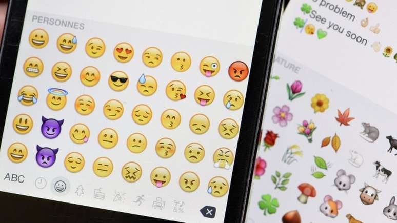 emojis_on_smartphone_screen