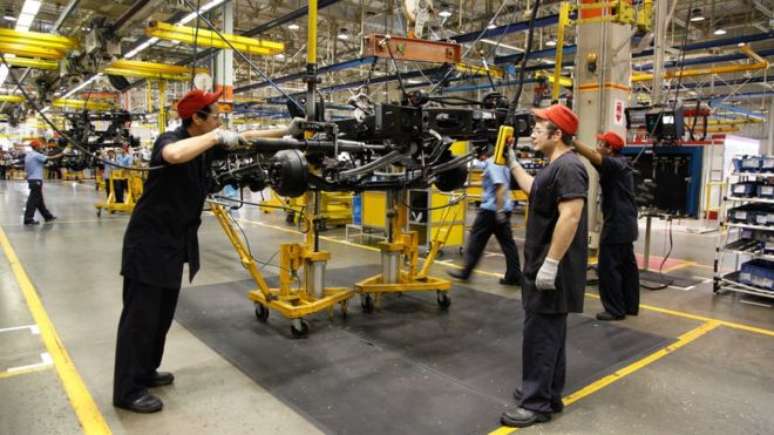 Ind&uacute;stria voltou a contratar, com sal&aacute;rios maiores em fun&ccedil;&otilde;es como ajustador mec&acirc;nico e alimentador de linha de produ&ccedil;&atilde;o 