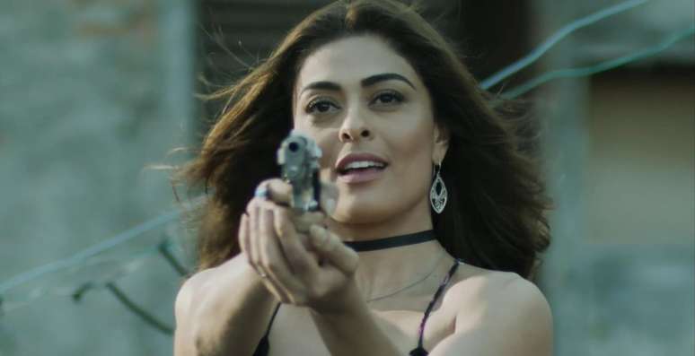Bibi (Juliana Paes) n&atilde;o disfar&ccedil;a mais o fasc&iacute;nio pelo mundo do crime.