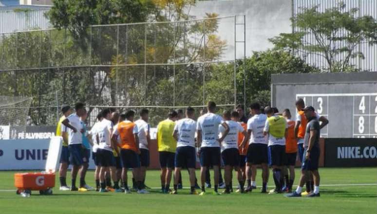 Elenco corintiano de 34 jogadores teve 26 em campo nesta quarta-feira, no CT Joaquim Grava (Foto: LANCE!Press)