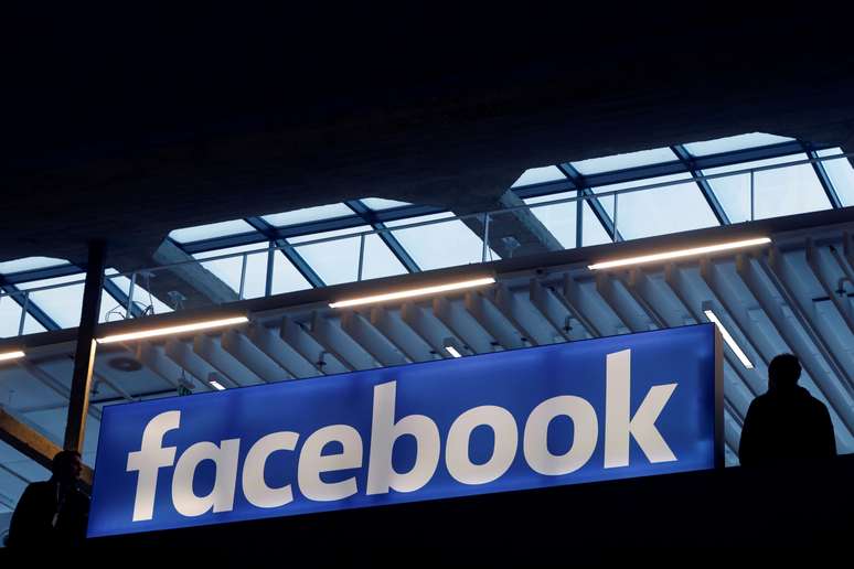 Logo do Facebook é visto em evento de empresas em Paris, França 17/01/2017 REUTERS/Philippe Wojazer