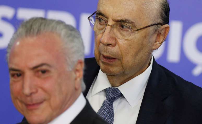 Temer e Meirelles durante cerimônia em Brasília
 10/8/2017  REUTERS/Adriano Machado 