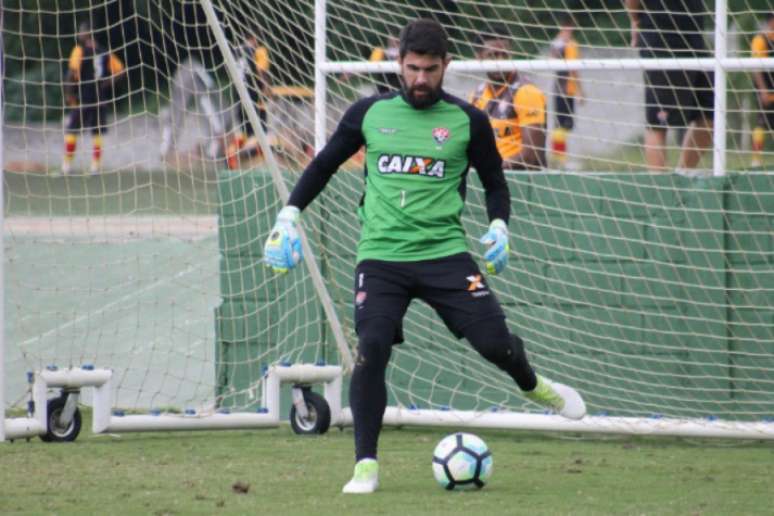 Fernando Miguel destaca evolução do Vitória nas últimas rodadas da Série A (Foto: Maurícia da Matta / Divulgação / EC Vitória)