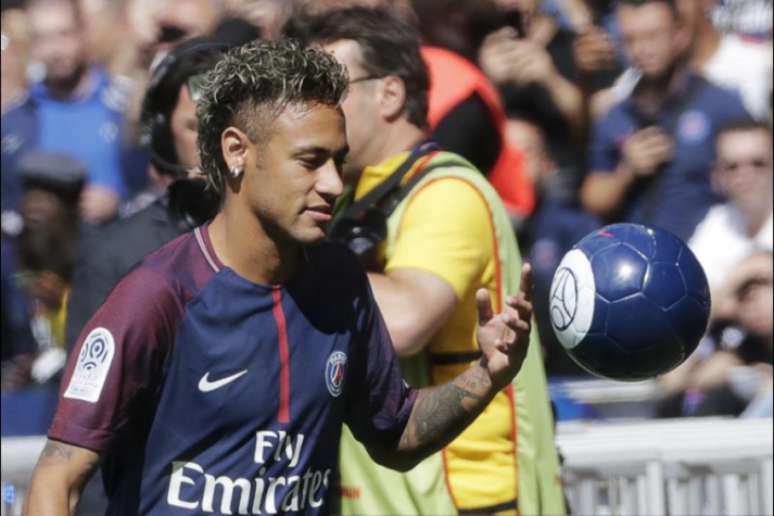 Neymar é a transferência mais cara da história do futebol (Foto: Thomas Samson/AFP)