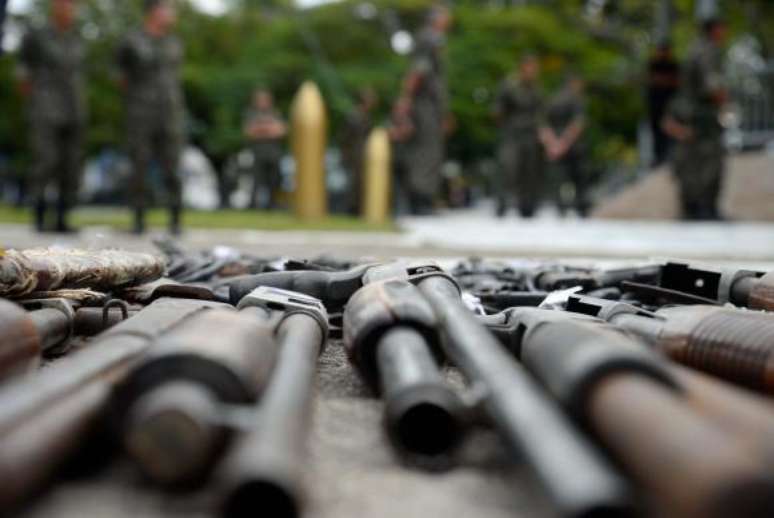 Os investidores costumam apostar em um aumento nas vendas, pois entusiastas adquirem armas de fogo para estocá-las por temerem possíveis restrições no comércio.