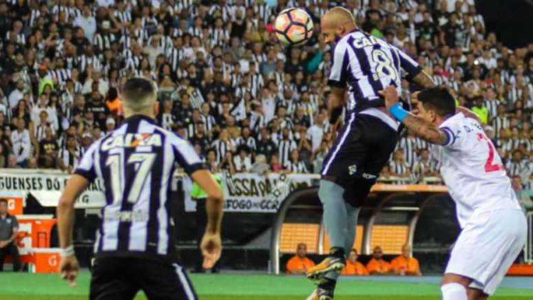 Bruno Silva foi um dos destaques do jogo, e teve, a torcida lhe apoiando (MARCELO GONÇALVES / PHOTOPREMIUM)