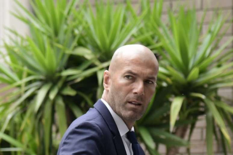 Zidane renovou com o Real Madrid (Foto: JAVIER SORIANO / AFP)