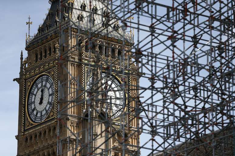 Torre Elizabeth, que abriga o sino "Big Ben", vista por cima das Casas do Parlamento, em Londres 14/08/2017 REUTERS/Neil Hall