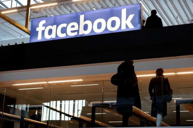 Logo do Facebook &eacute; visto em reuni&atilde;o de startups em no Station F, em Paris, Fran&ccedil;a
17/1/2017 REUTERS/Philippe Wojazer