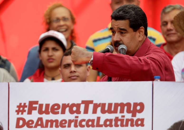 Presidente venezuelano, Nicolás Maduro, discursa em comício em Caracas
14/08/2017 REUTERS/Ueslei Marcelino