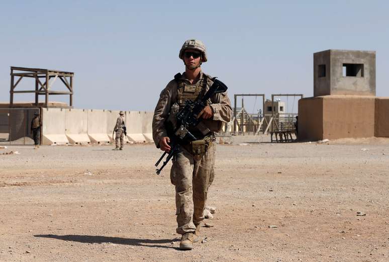 Soldado da Marinha norte-americana durante exercício militar na província de Helmand, no Afeganistão 05/07/2017 REUTERS/Omar Sobhani