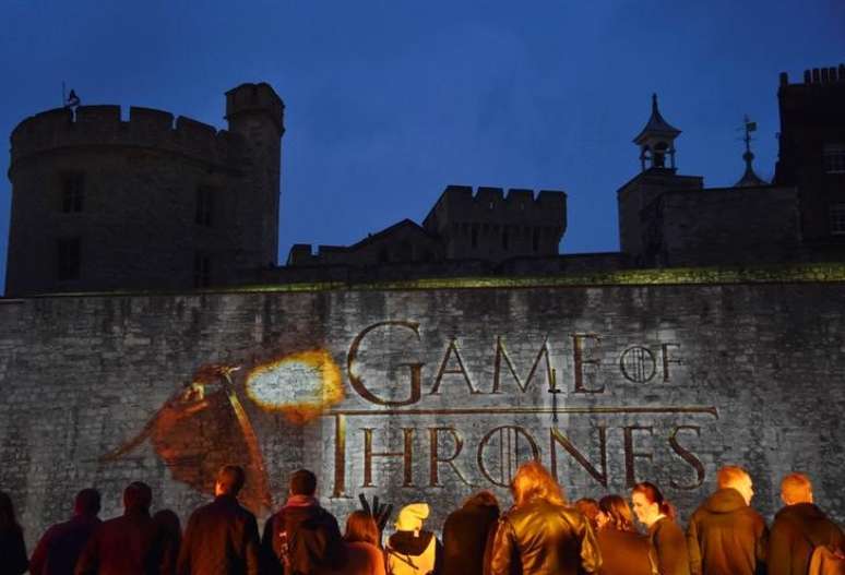 Fãs aguardam chegada de convidados em evento de "Game of Thrones" em Londres
  18/3/2015    REUTERS/Toby Melville